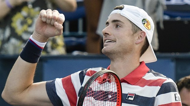 John Isner se raduje po finle na turnaji v Atlant