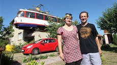 Ludk Bohuovský (na snímku s manelkou Hanou) si nechal postavit tramvaj na...