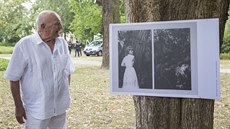 Snímek Jaroslavy Obermaierové visí na stejném strom, u nho ji Jan Kudla v...