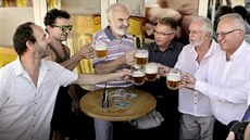 Plzeský Prazdroj uvaí speciální várku piva Pilsner Urquell na poest Miloe...