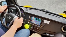 Mali�ká �lutá autí�ka nep�ehlédnete.