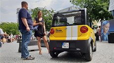 Mali�ká �lutá autí�ka nep�ehlédnete.