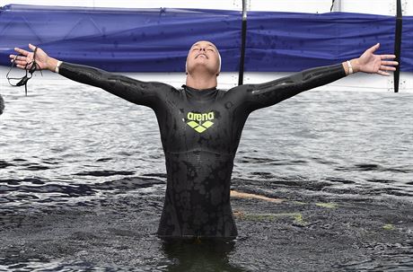 Plavkyn Sharon van Rouwendaalová po vítzství v závod na 10 kilometr na ME v...