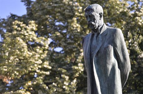 Masarykovu sochu pro Humpolec vytvoil v roce 1937 Vincenc Makovský. Dílo stojí...