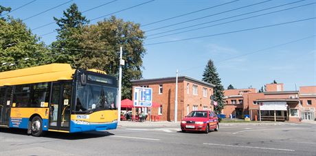 Vozy MHD v souasnosti pouze jezdí kolem rozlehlého areálu nemocnice.