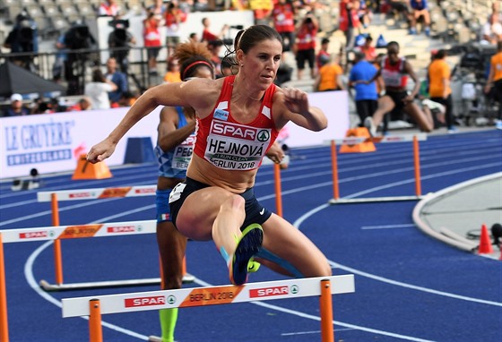 Zuzana Hejnová v semifinále běhu na 400 metrů překážek na ME v Berlíně.