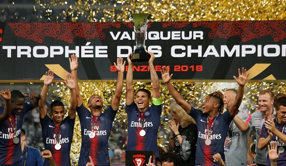 PSG vyhrálo francouzský Superpohár, trofej nad hlavu zdvihl kapitán Thiago...