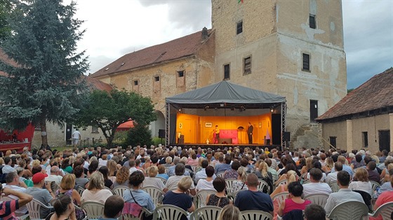 Divadelní p�edstavení na tvrzi Divice.