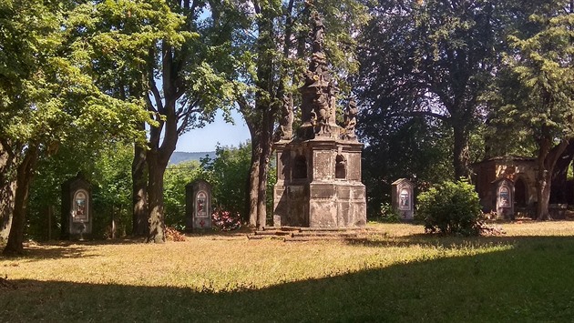 Cenné dílo Matyáe Brauna se nalézá v zahrad piléhající ke kostelu Nalezení...