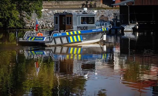 Policisté rozplétají možný únos lodi na Vltavě, podezřelého zatím neobvinili