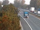 Nehoda kamionu na 13. kilometru dálnice D11 ve smru na Hradec Králové (3....