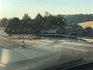 Nehoda kamionu na 13. kilometru dálnice D11 ve smru na Hradec Králové (3....