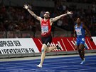Turecký sprinter Ramil Gulijev slaví titul mistra Evropy v bhu na 200 metr.