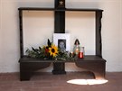 V kapli v Mokrouích na Plzesku je pod kíem pietní místo pipomínající ob...