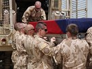 Vojáci se na základn v afghánském Bagrámu rozlouili se temi padlými echy -...