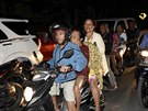 Evakuace lidí po zemtesení na ostrov Lombok v Indonésii (5. srpen 2018)