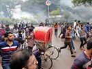 Policie v Dháce rozhání demonstraci za bezpenjí dopravu