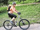 Velaka Dagmar ormová den co den na kole dojídí na praský Petín.