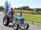 Nadenec brnnskho Zetoru Martin Havelka procestoval na traktoru vdsko....