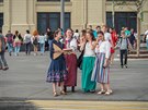 Místní děvčata s balalajkou u Rudého náměstí. Moskva, Rusko