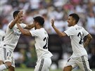 Marco Asensio (uprosted), Lucas Vázquez (vlevo) a Dani Ceballos slaví gól...