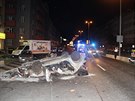 Po nehod na ulici 5. kvtna policist spolu s hasii zachrnili mue z auta...