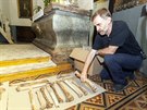 Archeologové vyzvedli ze schránky objevené v kostele olomouckého Kláterního...