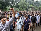 Bangladétí studenti u týden demonstrují za bezpenjí dopravu