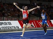 Turecký sprinter Ramil Gulijev slaví titul mistra Evropy v běhu na 200 metrů.