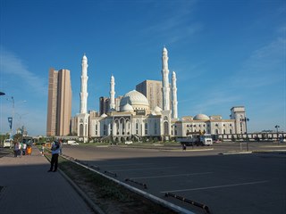Mešita v ranním slunci. Astana, Kazachstán