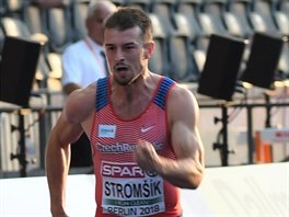 Sprinter Zdeněk Stromšík (druhý zleva) v závodě na 100 metrů na ME v Berlíně.