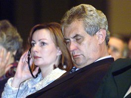 Milo Zeman s manelkou Ivanou pi zahajovacím ceremoniálu Mezinárodního...