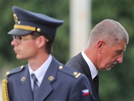 Premiér Andrej Babi na pietním ceremoniálu pi píletu ostatk tí eských...