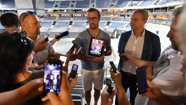 Tenista Radek Štěpánek informuje novináře, jak bude vypadat jeho rozlučka s kariérou.
