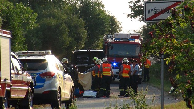 U Vyšehořovic narazilo auto do stromu, spolujezdec nepřežil (4.8.2018).