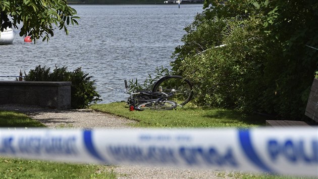 vdsk policie ptr po zlodjch, kte v ter ukradli dv krlovsk koruny a dal klenoty z katedrly ve mst Strngns (31.7.2018).