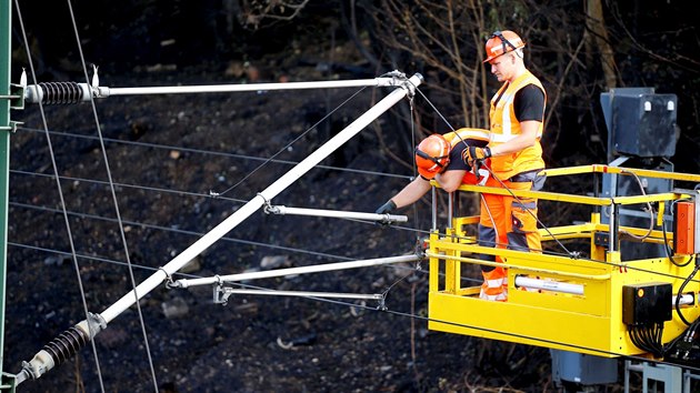 Provoz vlaků mezi Prahou a Ústím se podařilo obnovit, stál přes pět hodin