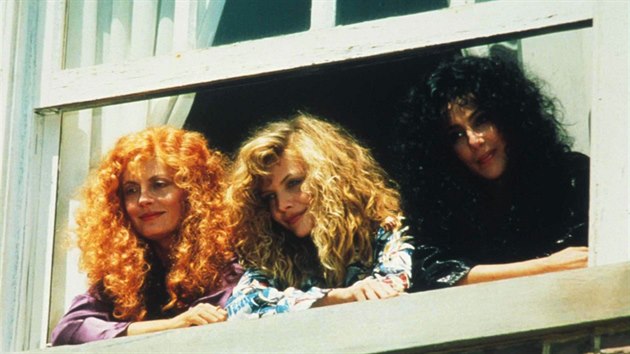 arodjky z Eastwicku Susan Sarandonov, Michelle Pfeifferov a Cher (1987)
