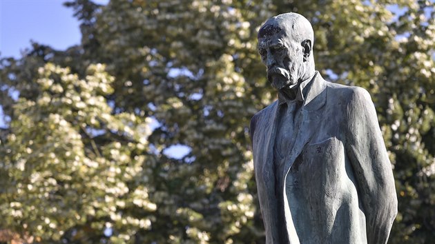 Masarykovu sochu pro Humpolec vytvoil v roce 1937 Vincenc Makovsk. Dlo stoj na Tyrov nmst.