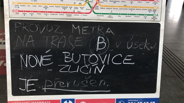 Ve stanici metra Luiny spadl lovk do kolejit pod projdjc vlak (8.8.2018)