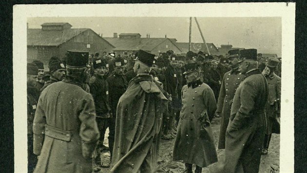 Lékař Georg Langer zachytil zajatecký tábor v Martínkovicích: "Inspekce".