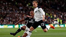 Mat�j Vydra (vpravo) v dresu Derby County. Od p�í�tí sezony bude hájit barvy...