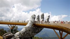 Zlatý most se nachází v horách nedaleko vietnamského msta Danang. (1. srpna...