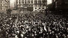 Na dnením námstí Svobody se lidé na podzim 1918 v Brn scházeli.