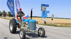 Nad�enec brn�nského Zetoru Martin Havelka procestoval na traktoru �védsko....