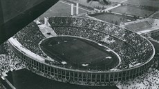 Olympijský stadion v Berlín� v roce 1936, kdy u� N�mecko ovládal nacismus....