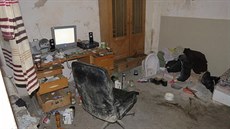 Pohled na �sídlo� internetového podvodníka, který si b�hem skrývání se p�ed...