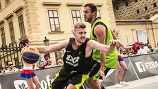 Jií Dedek (vlevo) z týmu Mariánských Lázní na praském turnaji 3x3