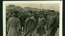 Lékař Georg Langer zachytil zajatecký tábor v Martínkovicích: "Inspekce".