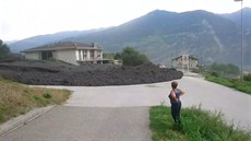 výcarskou vesnici spláchlo bahno